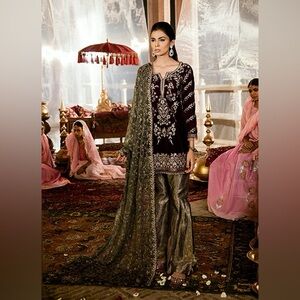 Iznik Festive Velvet Collection Pakistani Clothing
